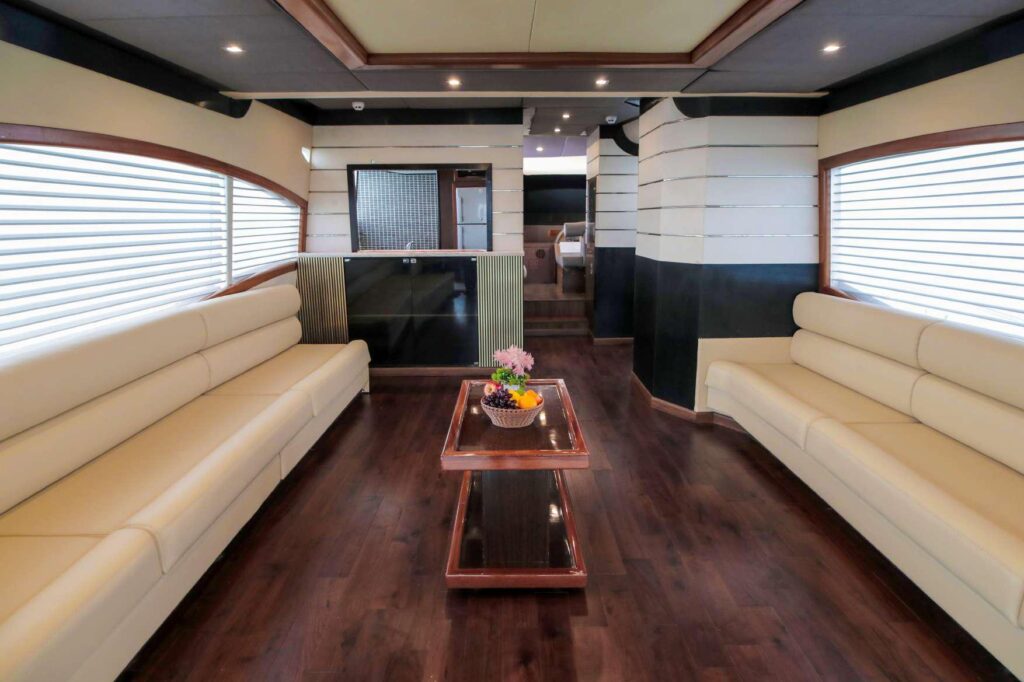 rent a yacht in Dubai